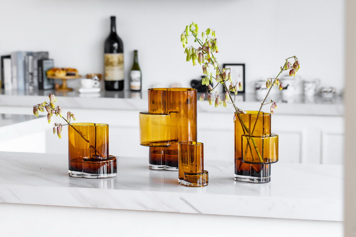 Vase en verre au design innovant – Style constructiviste